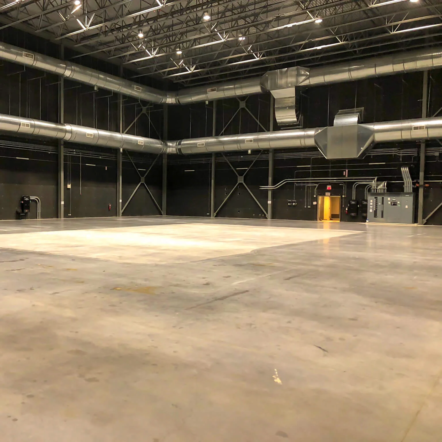 studio-warehouse-clean